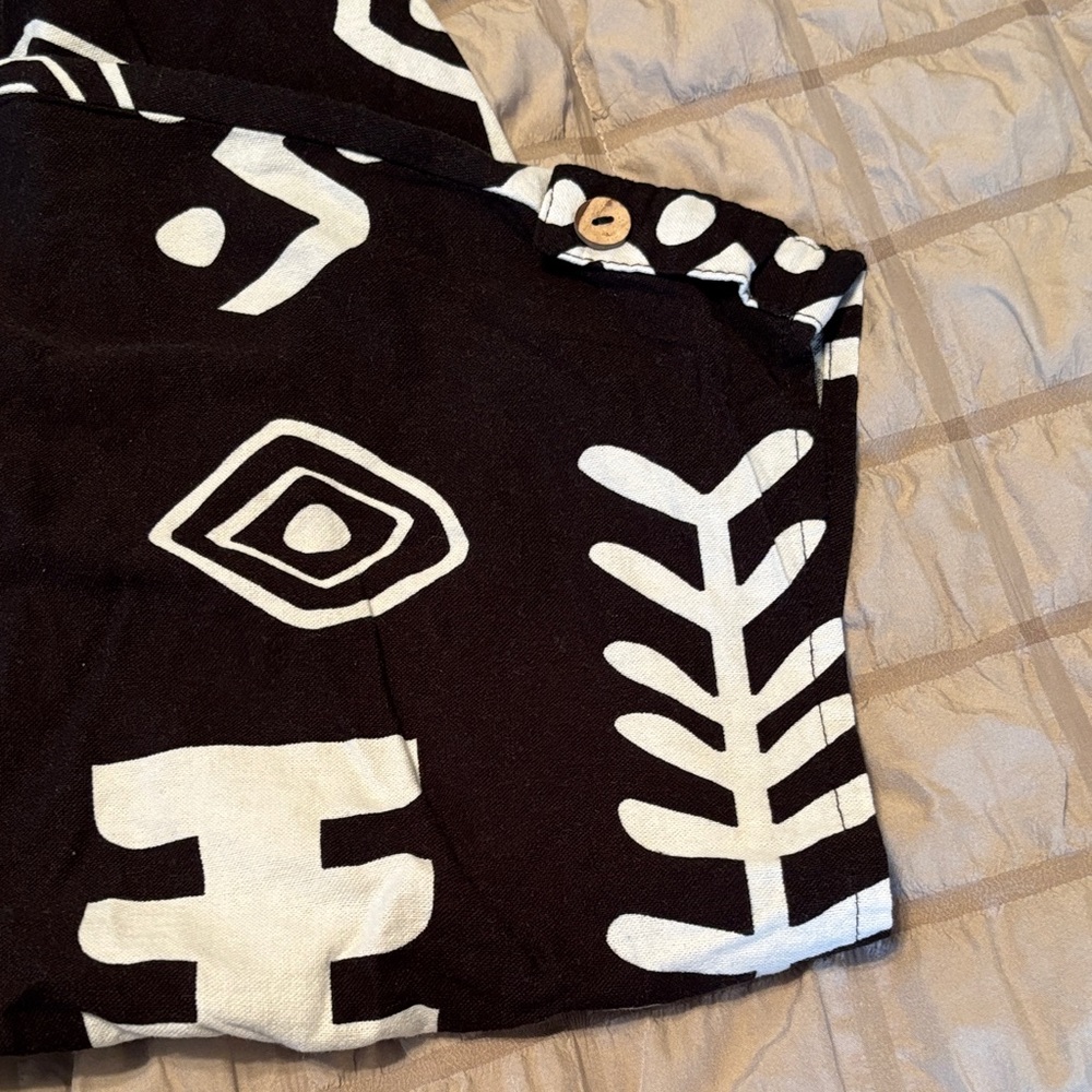 Fun Abstract Black and White Patterned Top - Picture 10 of 12